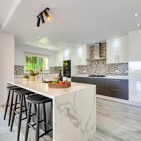 Villa Vacation I Nadal, Private Pool, Lush Garden, Beaches At Your Doorstep *