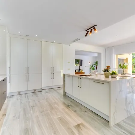 Vacation I Nadal, Private Pool, Lush Garden, Beaches At Your Doorstep * 마르베야