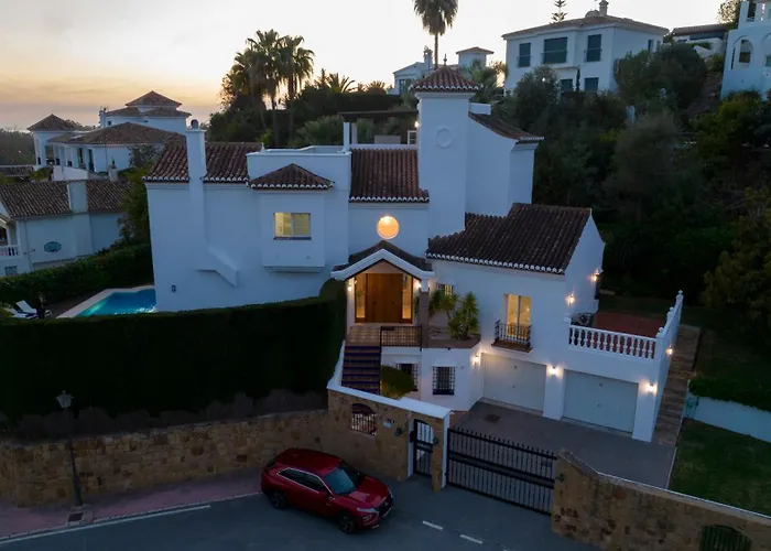 Villa Vacation I Nadal, Private Pool, Lush Garden, Beaches At Your Doorstep Marbella